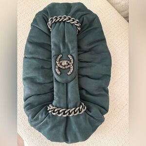 RARE❗️Chanel Calfskin Iridescent Clutch in Dark Green